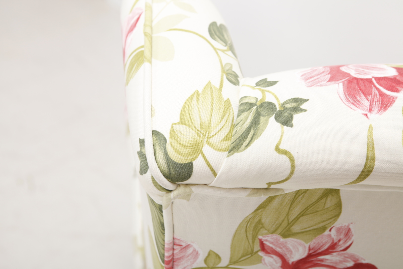 G720 baxter romanticke kreslo usak kvetinove   mg 0057