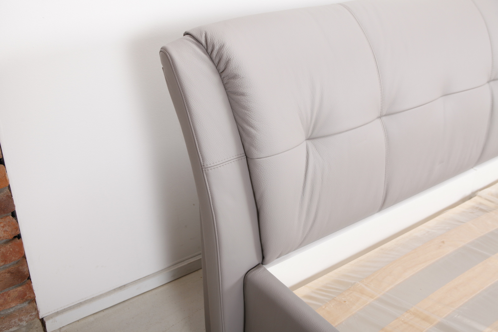 16 70 postel z prave kuze 180x200 luxusni postel kozena  mg 0156
