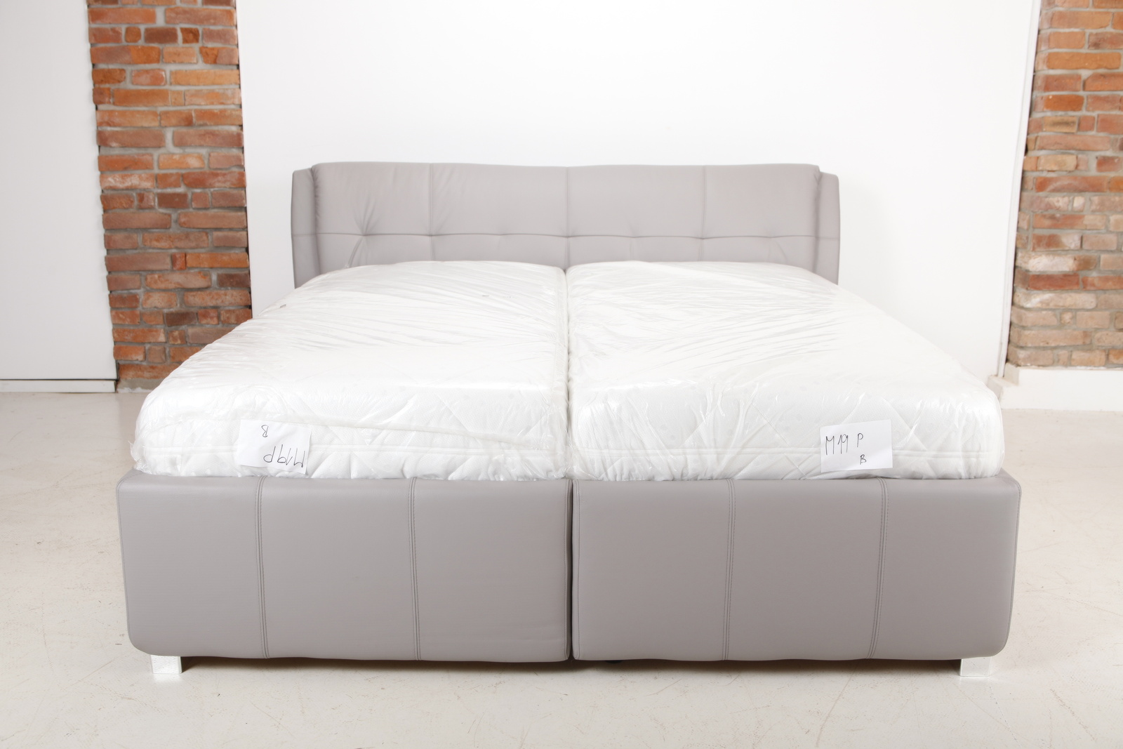 16 70 postel z prave kuze 180x200 luxusni postel kozena  mg 0165
