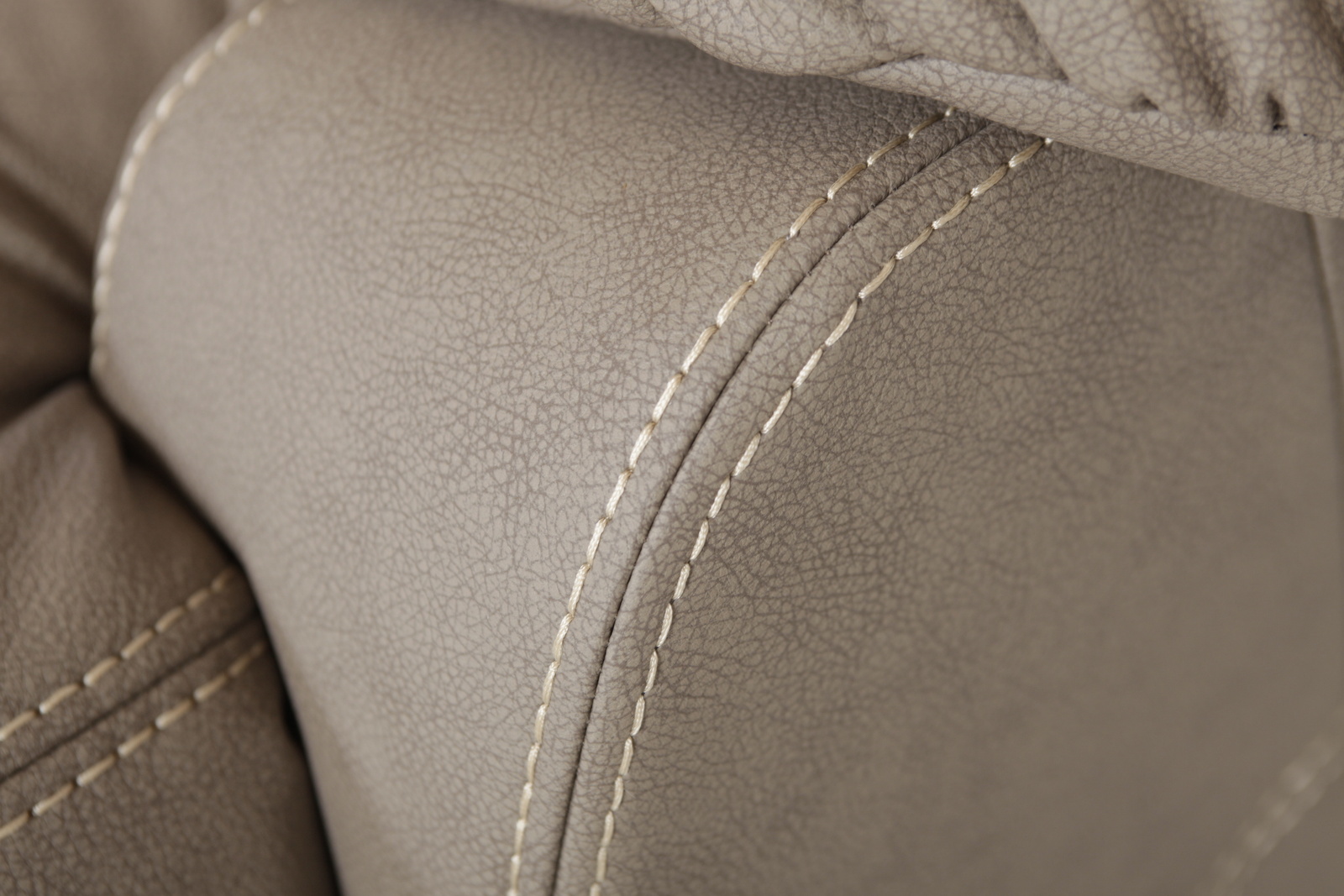 15 79 elvis luxusni kozena  sedaci souprava  mg 5341 