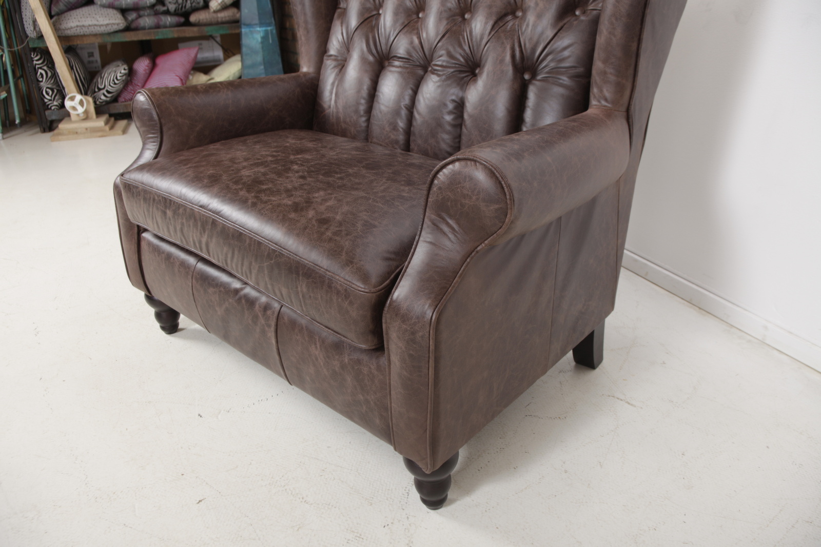 G772 chesterfield kozene dvojkreslo  gutmann factory abcnabytek.cz  mg 5615 