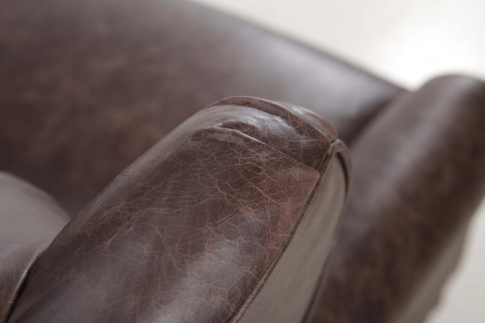 G772 chesterfield kozene dvojkreslo  gutmann factory abcnabytek.cz  mg 5620 