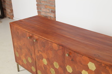 G54 hexagon komoda masiv akacie akat design  gutmann factorycanap%c3%a9 d'angle campagne i tissu abcnabytek.cz img 8827