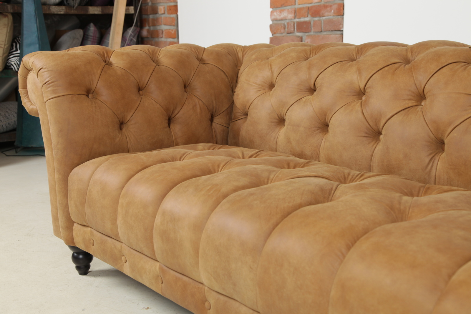 G85 canyon kozena sofa chesterfield sedaci souprava  gutmann factory abcnabytek.cz img 9428
