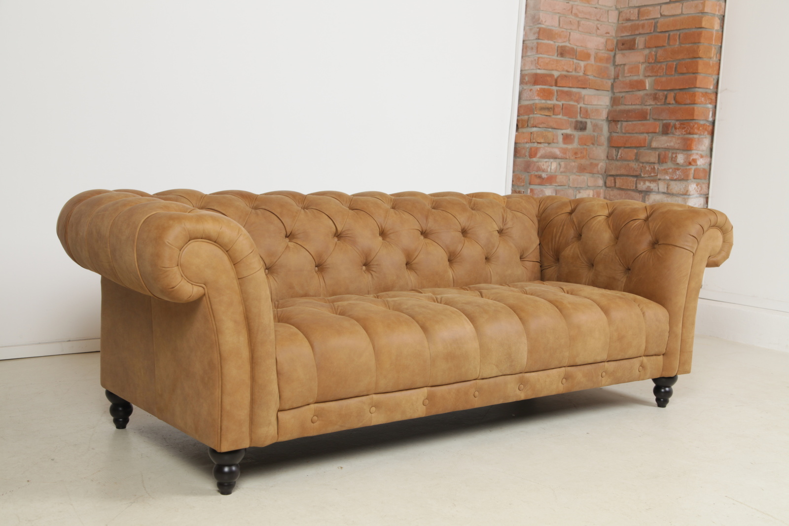 G85 canyon kozena sofa chesterfield sedaci souprava  gutmann factory abcnabytek.cz img 9433