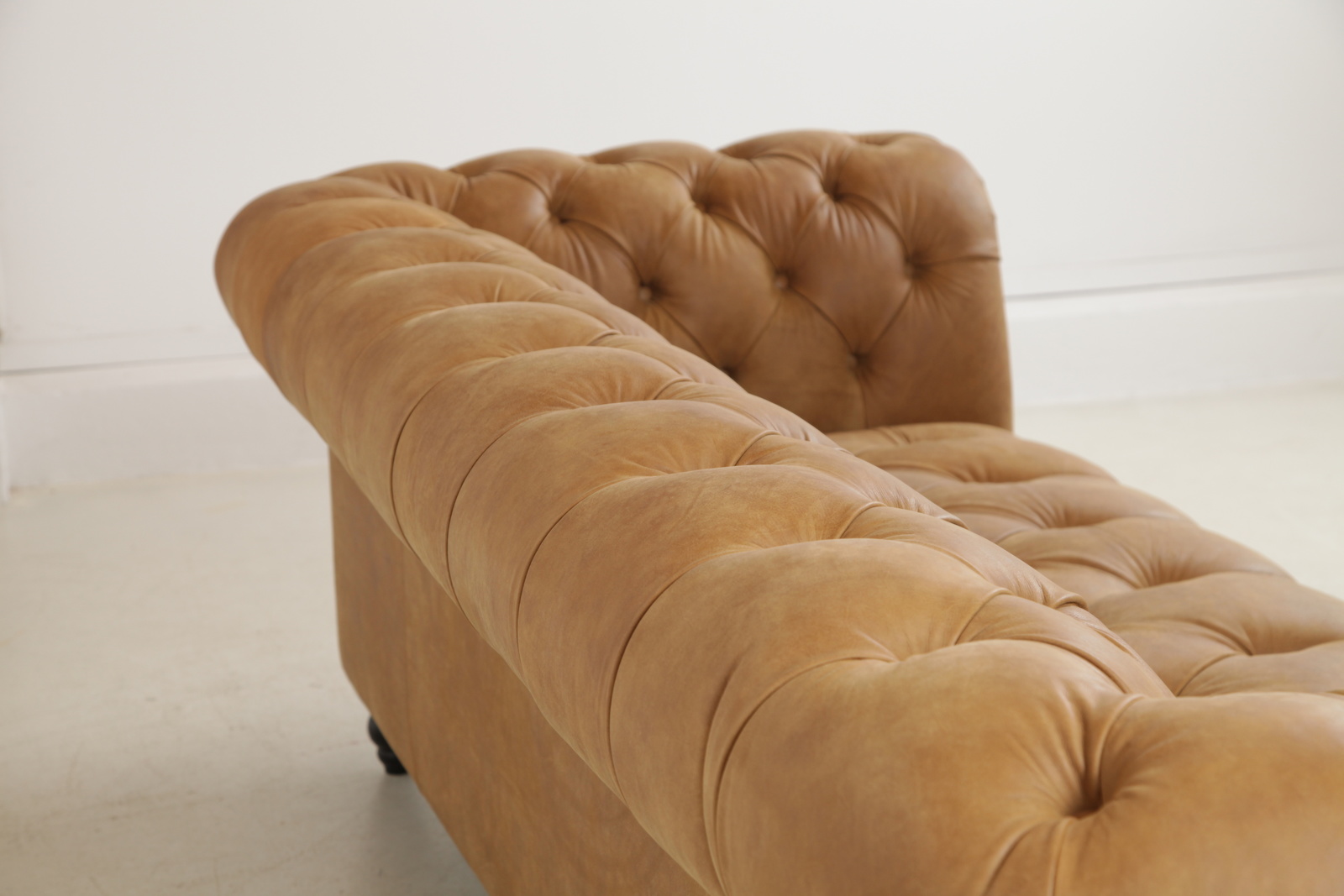 G85 canyon kozena sofa chesterfield sedaci souprava  gutmann factory abcnabytek.cz img 9437
