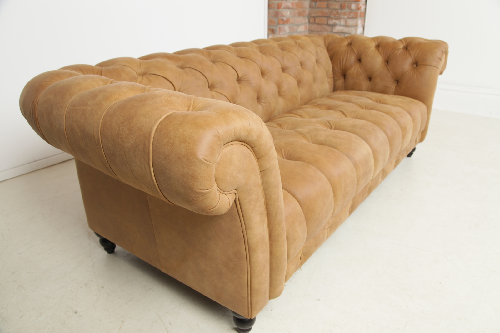 G85 canyon kozena sofa chesterfield sedaci souprava  gutmann factory abcnabytek.cz img 9440