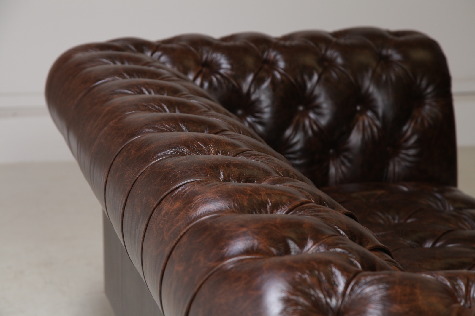 G93 canyon kozena sofa chesterfield sedaci souprava  gutmann factory abcnabytek.cz img 9590