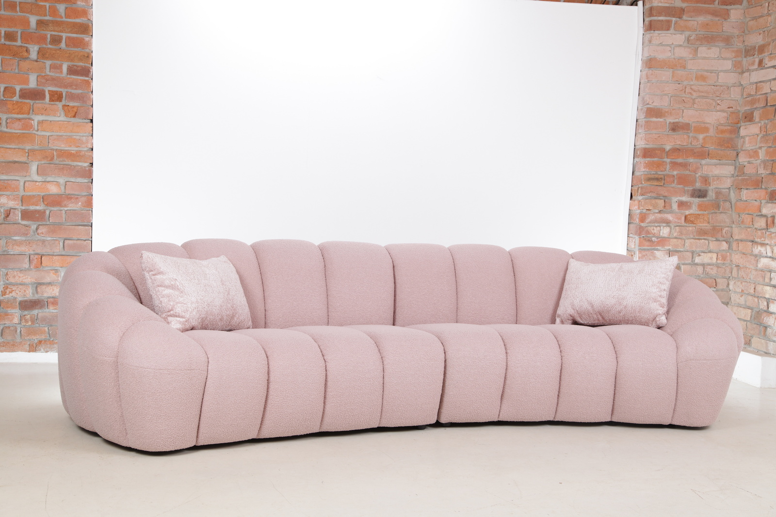 G207 emelie gutmann factory pohovka v%c4%8del%c3%ad pl%c3%a1stve ply%c5%a1ov%c3%a9 big sofa design boucl%c3%a9  img 2282