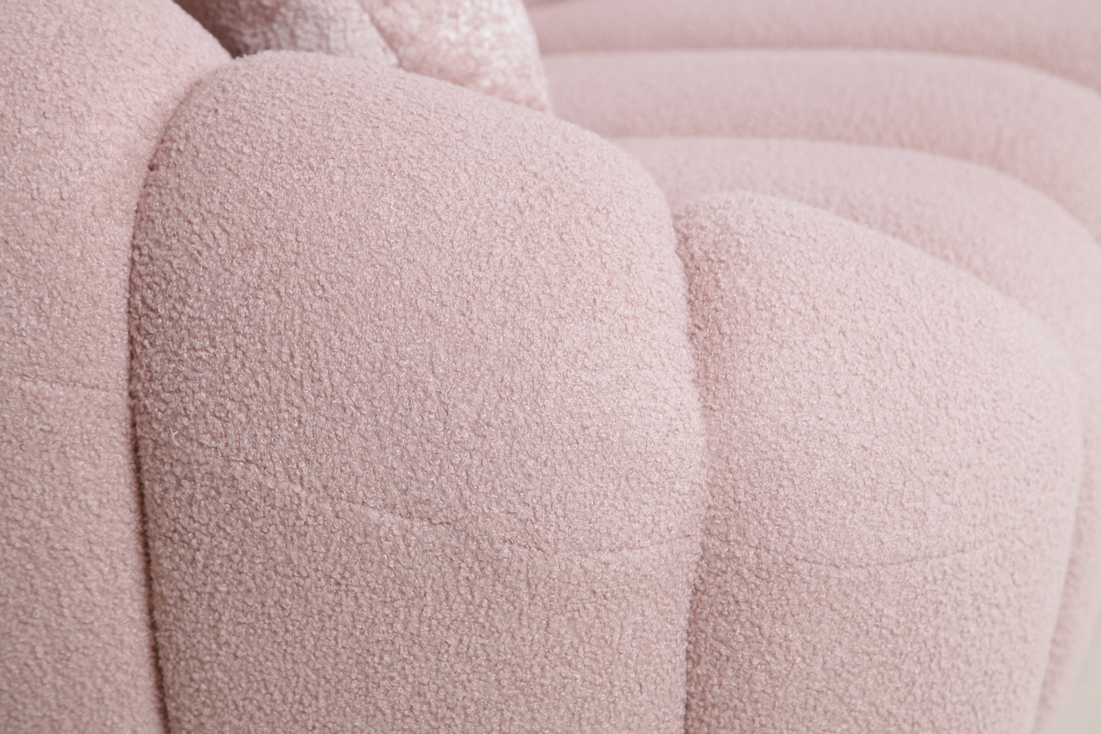 G207 emelie gutmann factory pohovka v%c4%8del%c3%ad pl%c3%a1stve ply%c5%a1ov%c3%a9 big sofa design boucl%c3%a9  img 2294