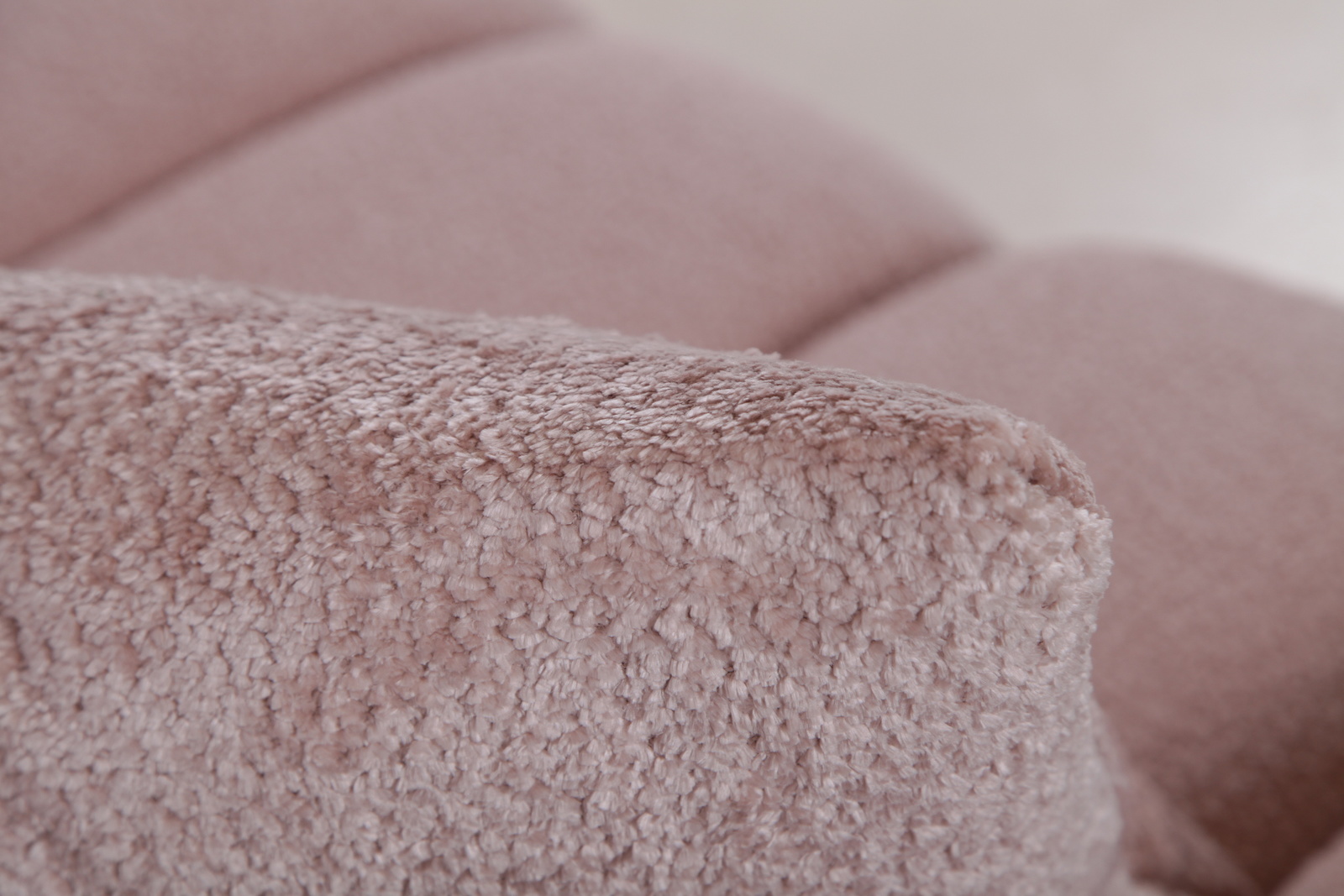 G207 emelie gutmann factory pohovka v%c4%8del%c3%ad pl%c3%a1stve ply%c5%a1ov%c3%a9 big sofa design boucl%c3%a9  img 2306