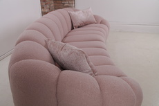 G207 emelie gutmann factory pohovka v%c4%8del%c3%ad pl%c3%a1stve ply%c5%a1ov%c3%a9 big sofa design boucl%c3%a9  img 2307